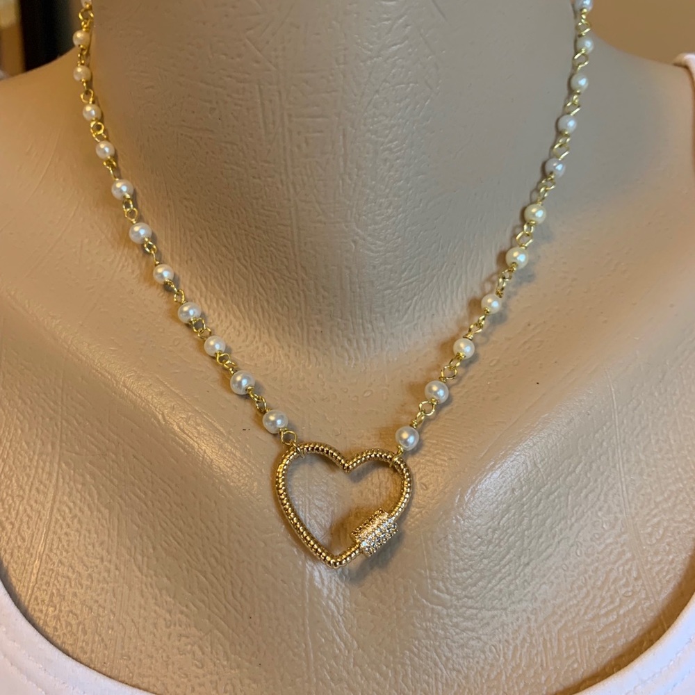 Golden heart and pearl necklace